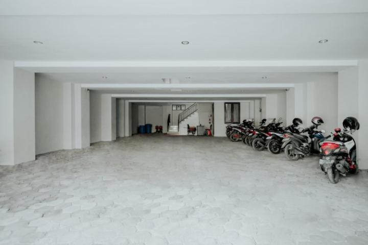 Dparagon Seturan 2 Джокьякарта Экстерьер фото